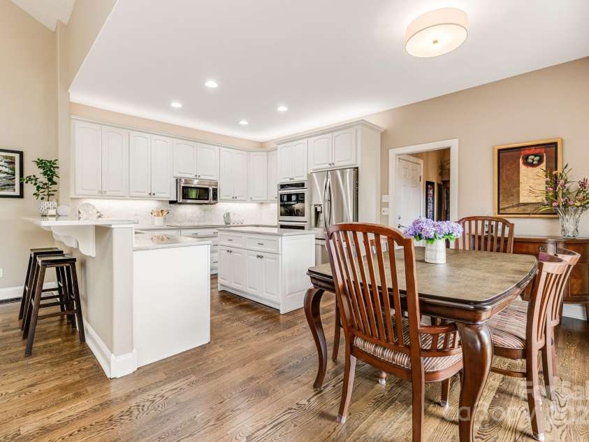 930 Sunlight Ridge Drive, Hendersonville, NC 28792.  MLS# CAR4281569, YatesRealty ID 33501. Hardwood Floors, Abundant Natural Light