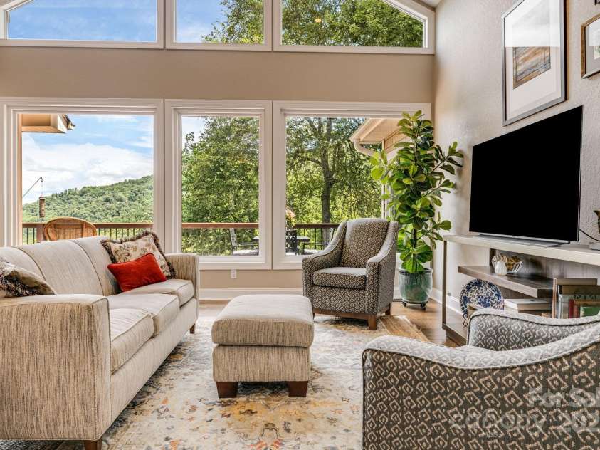 930 Sunlight Ridge Drive, Hendersonville, NC 28792.  MLS# CAR4281569, YatesRealty ID 33501. Living Area with Mountain Views