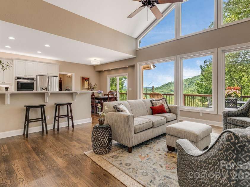 930 Sunlight Ridge Drive, Hendersonville, NC 28792.  MLS# CAR4281569, YatesRealty ID 33501. Open Floor Plan