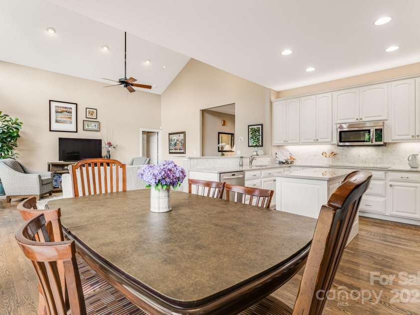 930 Sunlight Ridge Drive, Hendersonville, NC 28792.  MLS# CAR4281569, YatesRealty ID 33501. Open Floor Plan