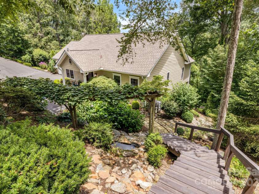 930 Sunlight Ridge Drive, Hendersonville, NC 28792.  MLS# CAR4281569, YatesRealty ID 33501. Perennial Gardens