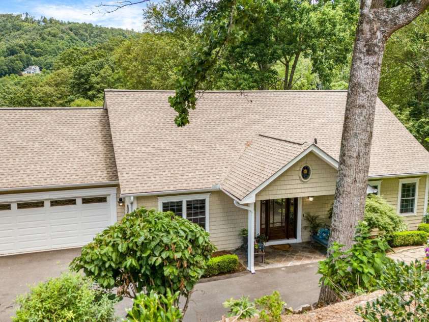 930 Sunlight Ridge Drive, Hendersonville, NC 28792.  MLS# CAR4281569, YatesRealty ID 33501. Welcome Home