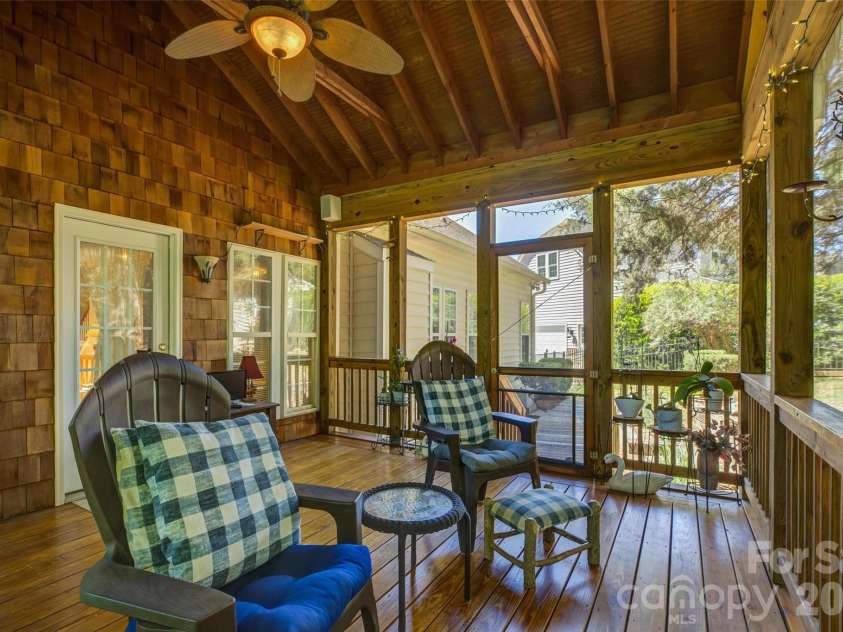 11611 Knightsdale Drive, Charlotte, NC 28277.  MLS# CAR4393388, YatesRealty ID 33502. 