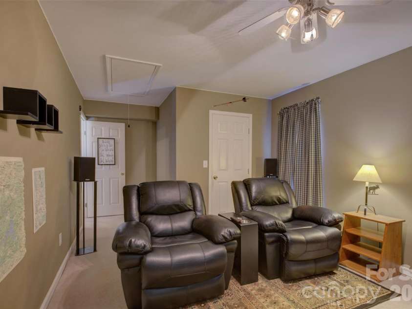 11611 Knightsdale Drive, Charlotte, NC 28277.  MLS# CAR4393388, YatesRealty ID 33502. Bedroom 4 with closet.