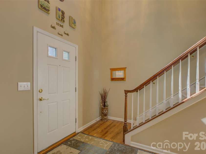 11611 Knightsdale Drive, Charlotte, NC 28277.  MLS# CAR4393388, YatesRealty ID 33502. Foyer Area.