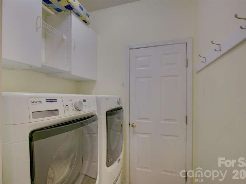 11611 Knightsdale Drive, Charlotte, NC 28277.  MLS# CAR4393388, YatesRealty ID 33502. Laundry Room on the main floor.
