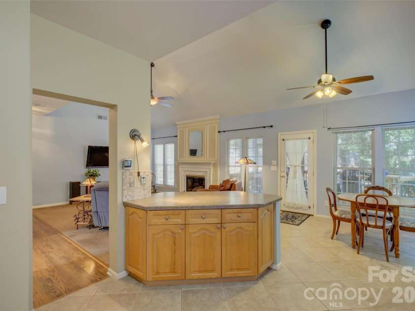 11611 Knightsdale Drive, Charlotte, NC 28277.  MLS# CAR4393388, YatesRealty ID 33502. Sitting Island