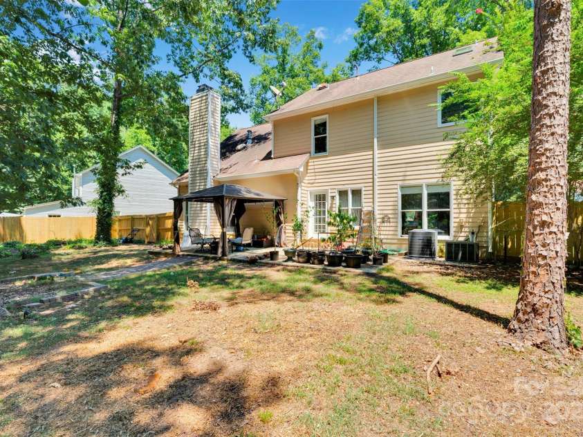 2725 Kirkholm Drive, Matthews, NC 28105.  MLS# CAR4280799, YatesRealty ID 33503. 