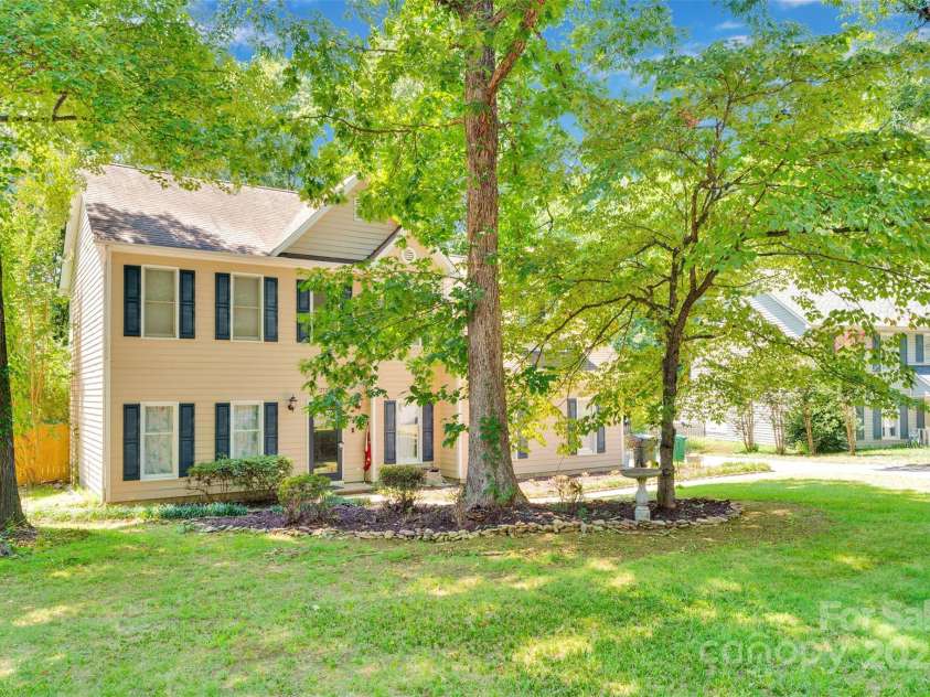 2725 Kirkholm Drive, Matthews, NC 28105.  MLS# CAR4280799, YatesRealty ID 33503. 