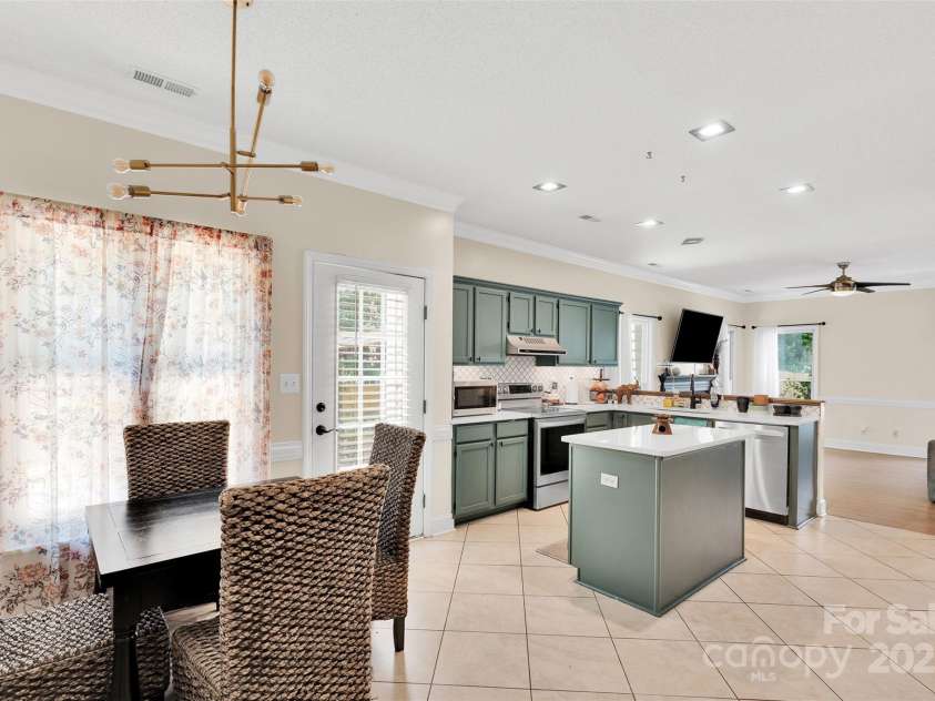 2725 Kirkholm Drive, Matthews, NC 28105.  MLS# CAR4280799, YatesRealty ID 33503. 