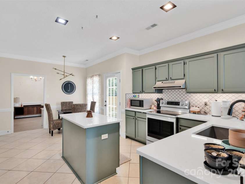 2725 Kirkholm Drive, Matthews, NC 28105.  MLS# CAR4280799, YatesRealty ID 33503. 