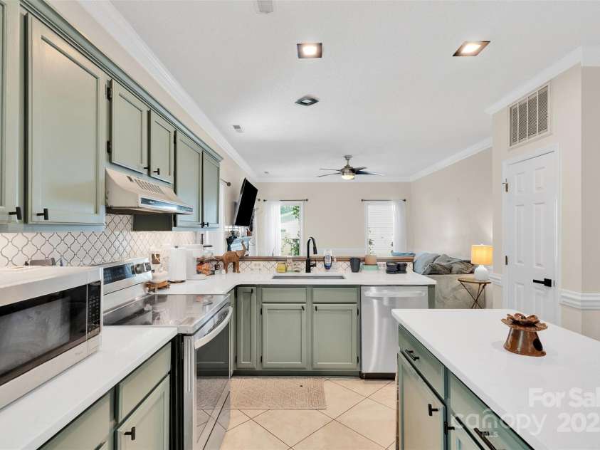 2725 Kirkholm Drive, Matthews, NC 28105.  MLS# CAR4280799, YatesRealty ID 33503. 