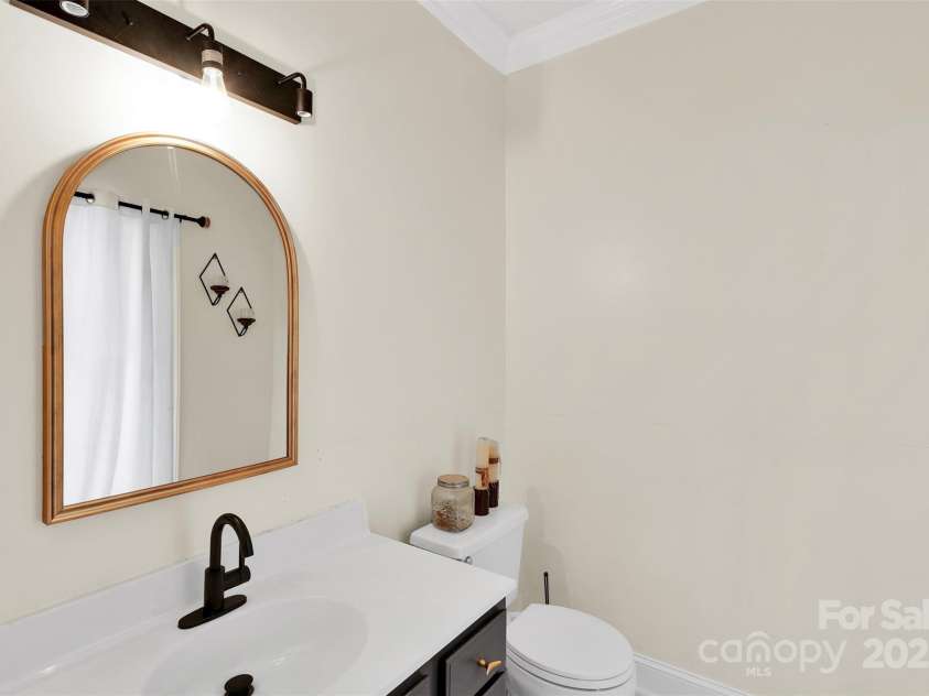 2725 Kirkholm Drive, Matthews, NC 28105.  MLS# CAR4280799, YatesRealty ID 33503. 