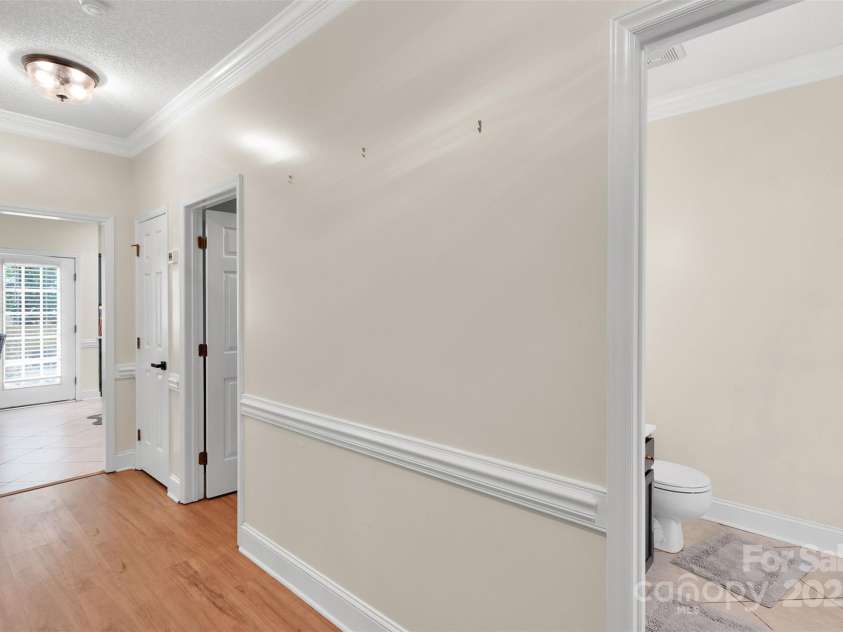 2725 Kirkholm Drive, Matthews, NC 28105.  MLS# CAR4280799, YatesRealty ID 33503. 