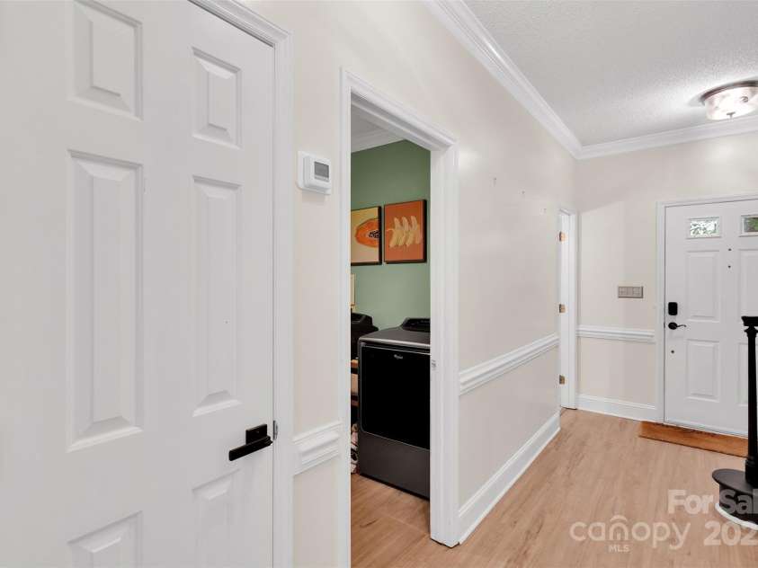 2725 Kirkholm Drive, Matthews, NC 28105.  MLS# CAR4280799, YatesRealty ID 33503. 