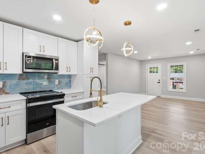 508 Plymouth Street, Kannapolis, NC 28083.  MLS# CAR4397068, YatesRealty ID 33506. Kitchen