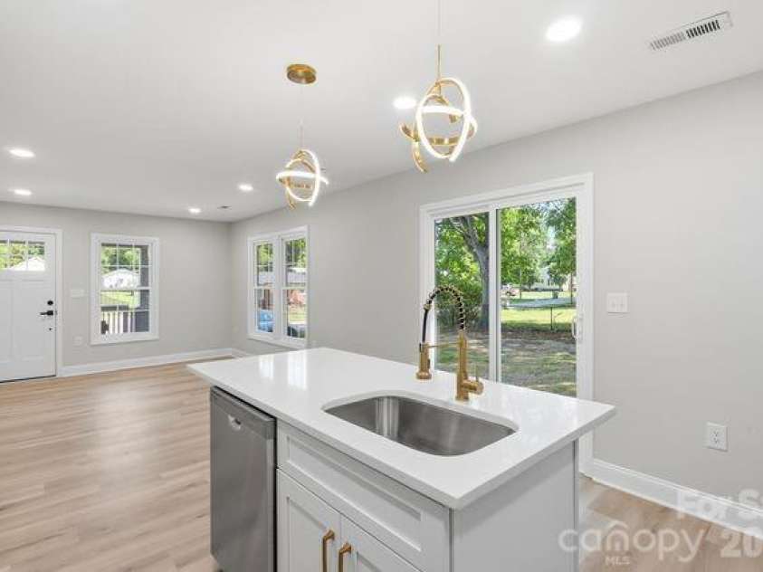 508 Plymouth Street, Kannapolis, NC 28083.  MLS# CAR4397068, YatesRealty ID 33506. Kitchen