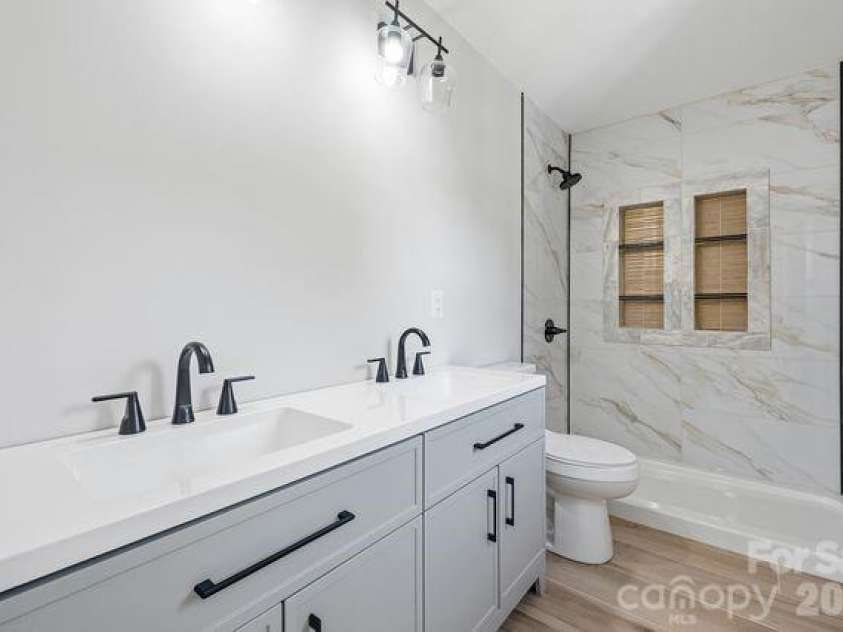 508 Plymouth Street, Kannapolis, NC 28083.  MLS# CAR4397068, YatesRealty ID 33506. Primary Bathroom