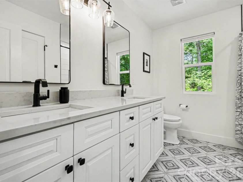 8208 New Town Road, Waxhaw, NC 28173.  MLS# CAR4382705, YatesRealty ID 33507. Full bath upstairs