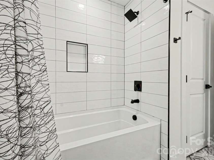 8208 New Town Road, Waxhaw, NC 28173.  MLS# CAR4382705, YatesRealty ID 33507. Full bath upstairs