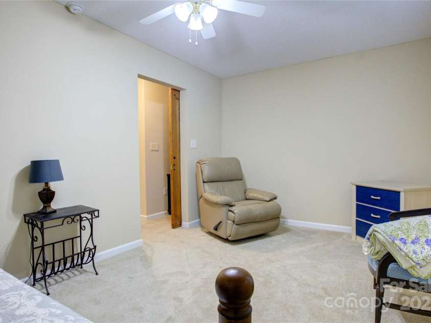 951 Sparrows Nest Lane, Pineville, NC 28134.  MLS# CAR4291208, YatesRealty ID 33507. Other side of 2nd bedroom.