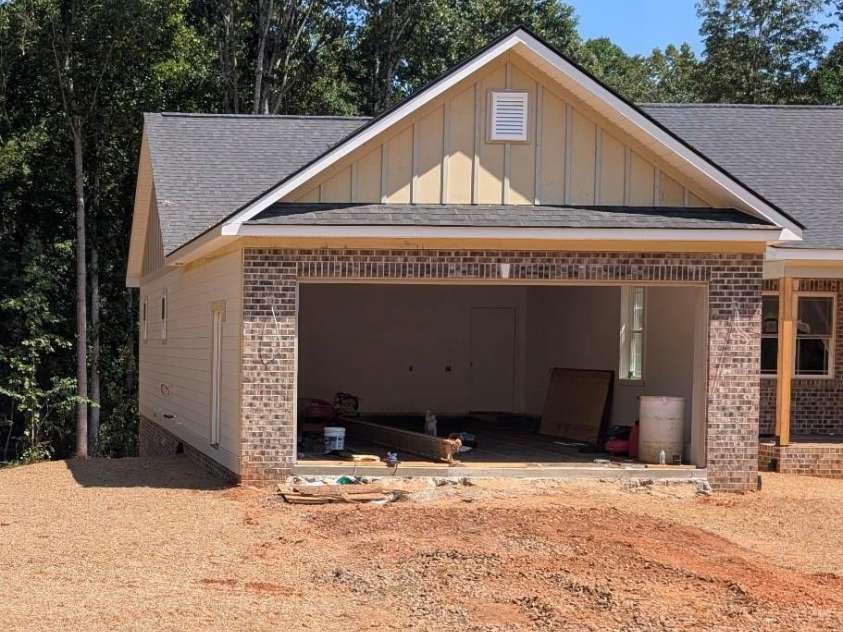 1895 Knolls Drive, Newton, NC 28658.  MLS# CAR4383402, YatesRealty ID 33508. 