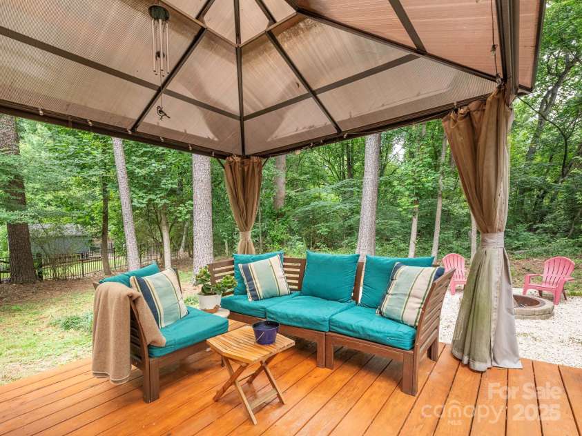 3102 Peggy Ridge Terrace, Matthews, NC 28105.  MLS# CAR4278546, YatesRealty ID 33508. Back Deck