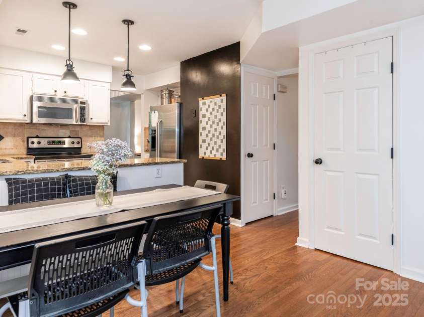 3102 Peggy Ridge Terrace, Matthews, NC 28105.  MLS# CAR4278546, YatesRealty ID 33508. Dining Area