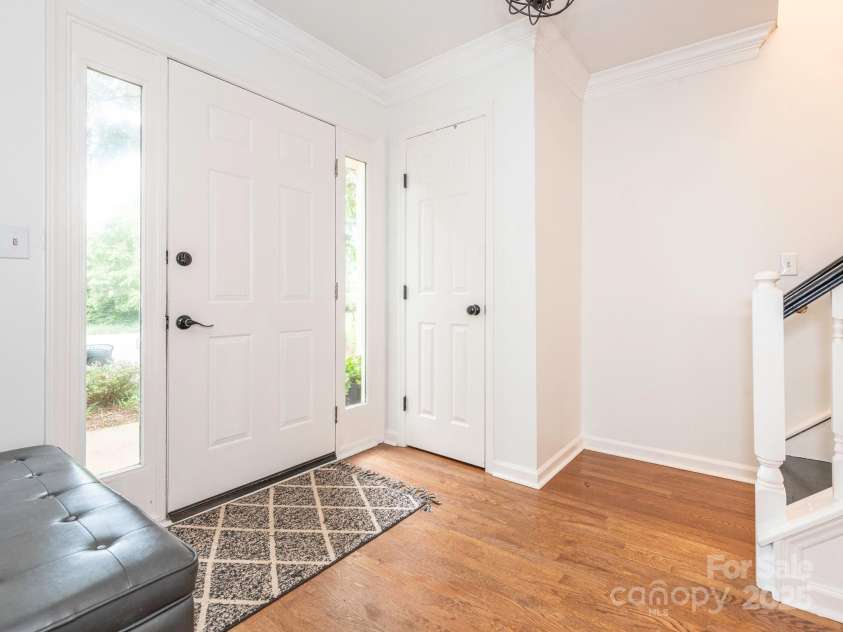 3102 Peggy Ridge Terrace, Matthews, NC 28105.  MLS# CAR4278546, YatesRealty ID 33508. Entryway