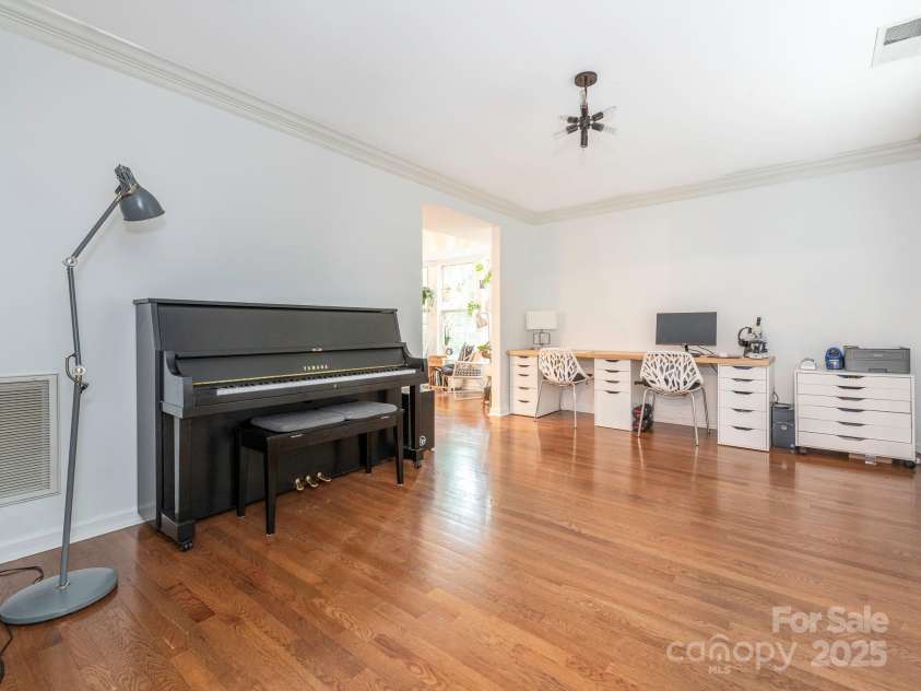 3102 Peggy Ridge Terrace, Matthews, NC 28105.  MLS# CAR4278546, YatesRealty ID 33508. Formal Front facing living room
