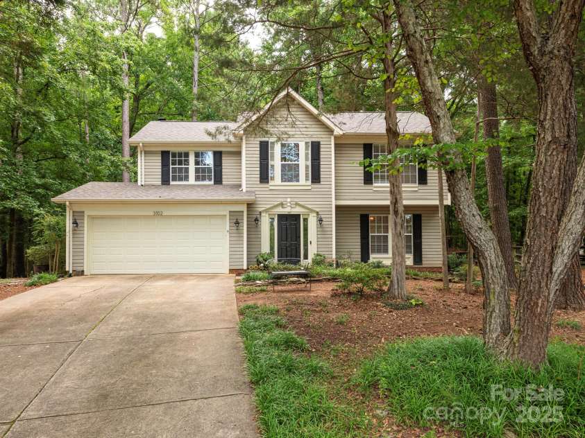 3102 Peggy Ridge Terrace, Matthews, NC 28105.  MLS# CAR4278546, YatesRealty ID 33508. Front Exterior