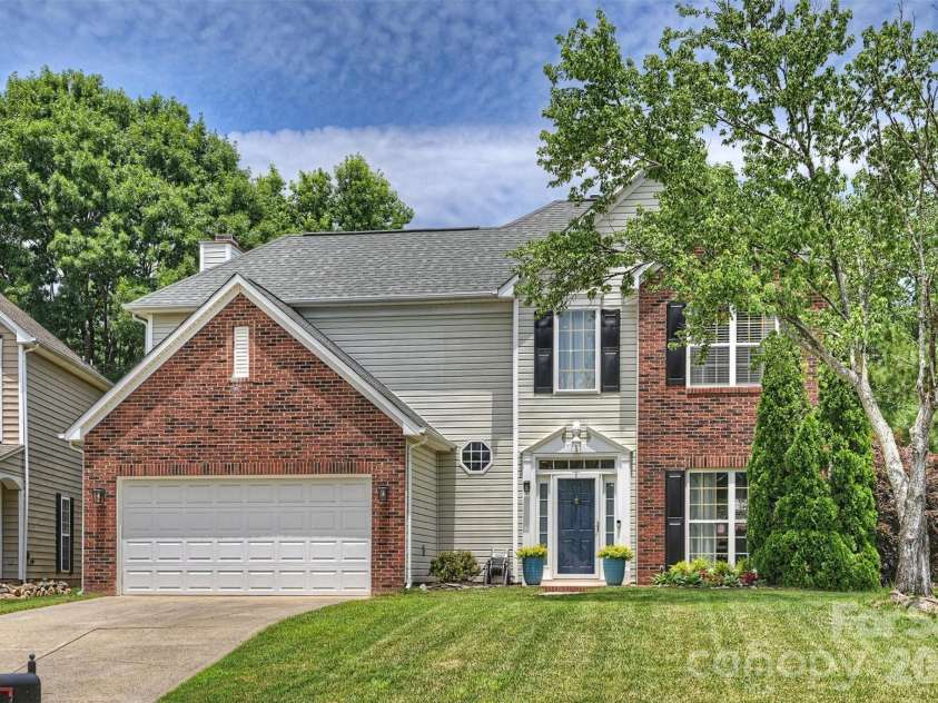 6311 Tunston Lane, Charlotte, NC 28269.  MLS# CAR4393627, YatesRealty ID 33509. 