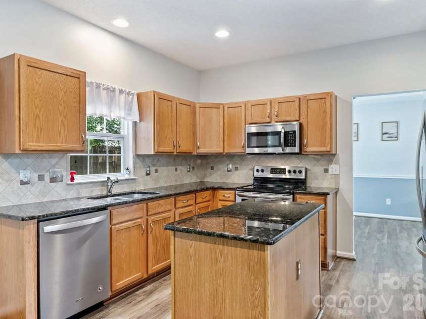 6311 Tunston Lane, Charlotte, NC 28269.  MLS# CAR4393627, YatesRealty ID 33509. 