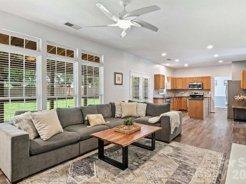 6311 Tunston Lane, Charlotte, NC 28269.  MLS# CAR4393627, YatesRealty ID 33509. 