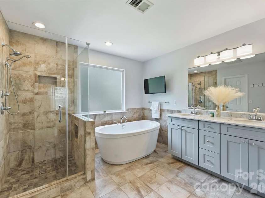 6311 Tunston Lane, Charlotte, NC 28269.  MLS# CAR4393627, YatesRealty ID 33509. 