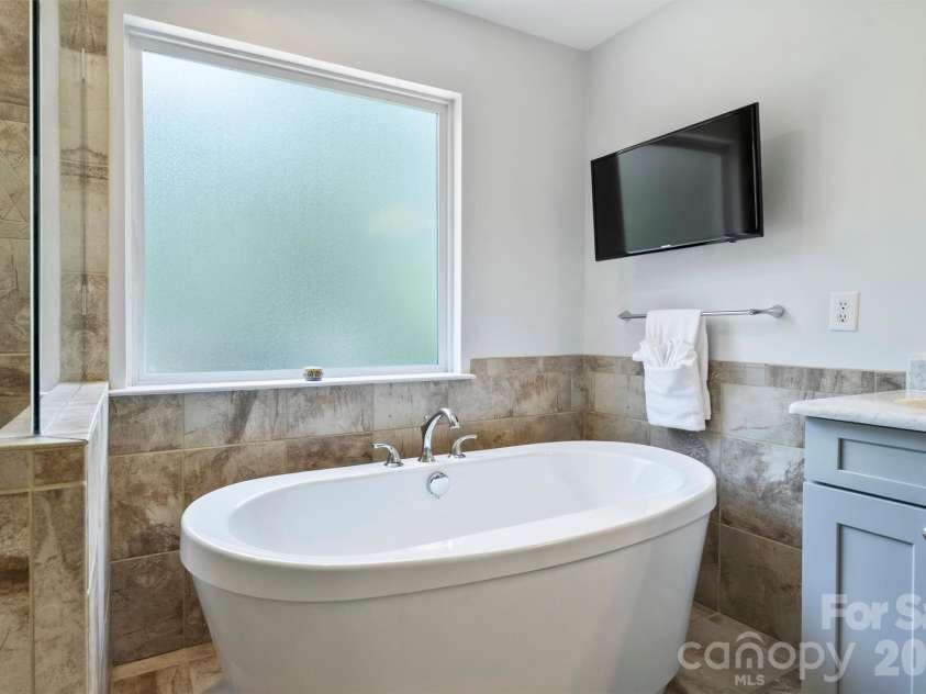 6311 Tunston Lane, Charlotte, NC 28269.  MLS# CAR4393627, YatesRealty ID 33509. 