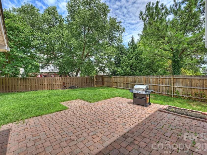 6311 Tunston Lane, Charlotte, NC 28269.  MLS# CAR4393627, YatesRealty ID 33509. 
