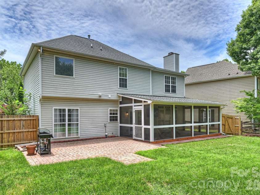 6311 Tunston Lane, Charlotte, NC 28269.  MLS# CAR4393627, YatesRealty ID 33509. 