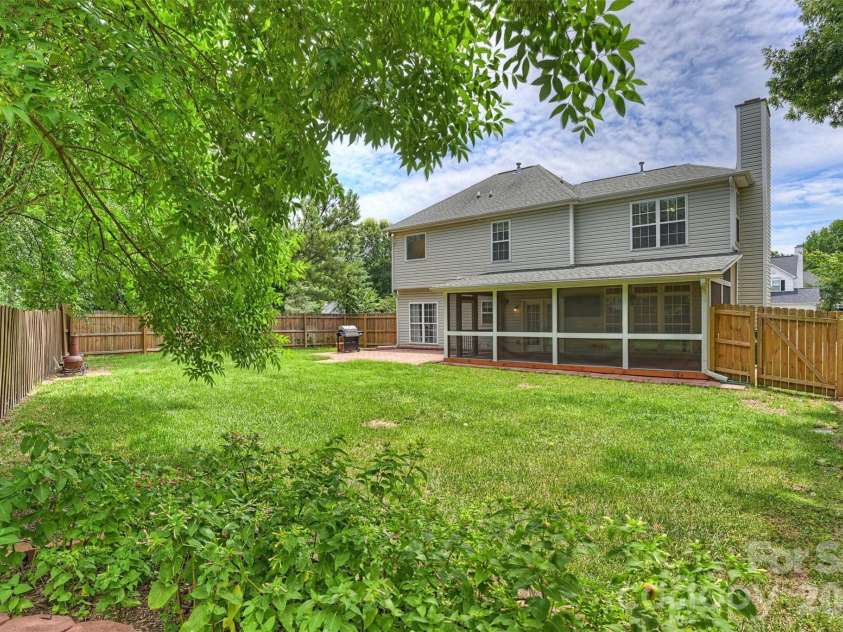 6311 Tunston Lane, Charlotte, NC 28269.  MLS# CAR4393627, YatesRealty ID 33509. 