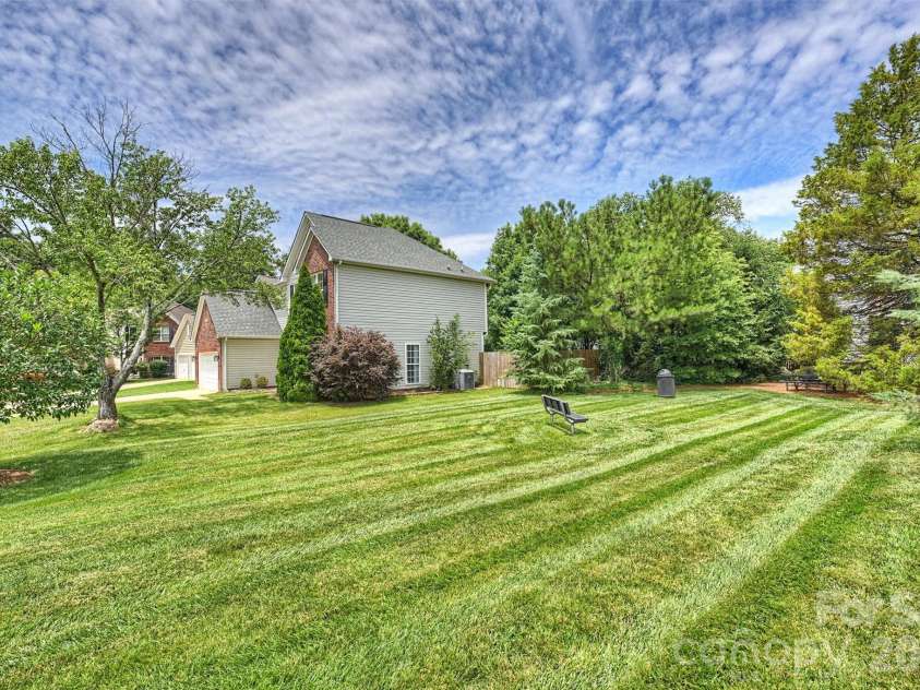 6311 Tunston Lane, Charlotte, NC 28269.  MLS# CAR4393627, YatesRealty ID 33509. Dedicated Greenspace Next Door