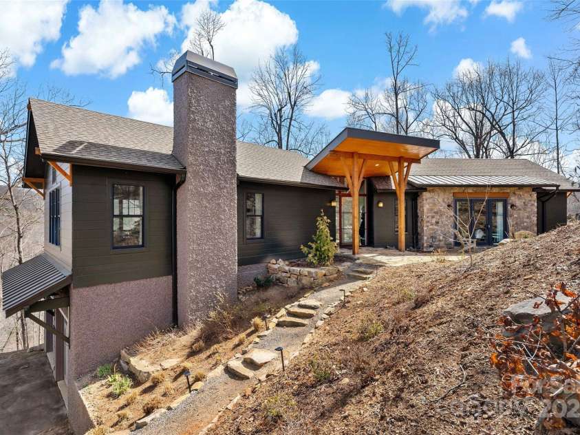 159 Settings Boulevard, Black Mountain, NC 28711.  MLS# CAR4237970, YatesRealty ID 3351. A private lot in this gated community.