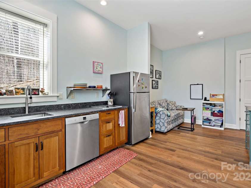 159 Settings Boulevard, Black Mountain, NC 28711.  MLS# CAR4237970, YatesRealty ID 3351. BR 3 with kitchenette