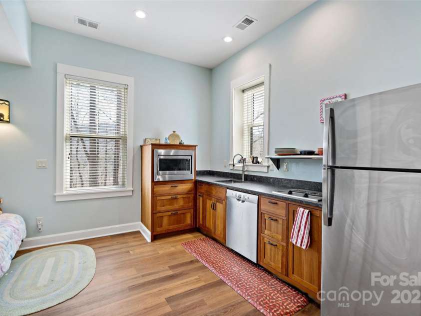 159 Settings Boulevard, Black Mountain, NC 28711.  MLS# CAR4237970, YatesRealty ID 3351. BR 3 with kitchenette