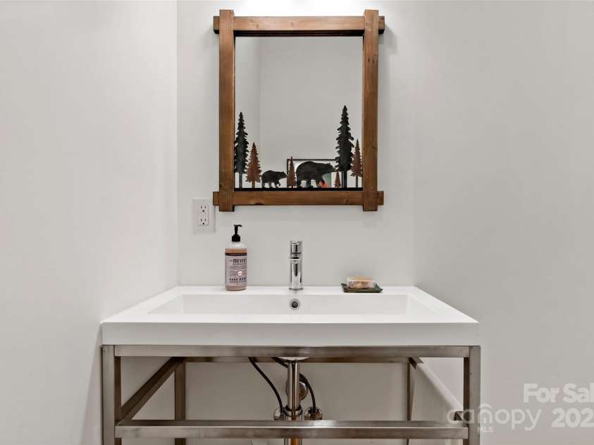 159 Settings Boulevard, Black Mountain, NC 28711.  MLS# CAR4237970, YatesRealty ID 3351. Guest bathroom