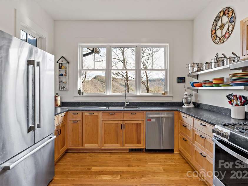 159 Settings Boulevard, Black Mountain, NC 28711.  MLS# CAR4237970, YatesRealty ID 3351. Plenty of space in this custom kitchen