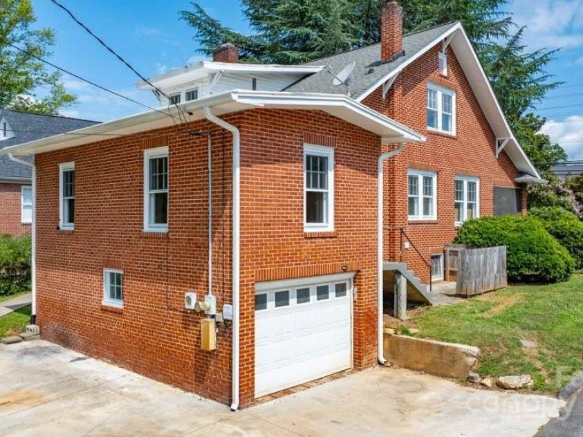584 Rutherford Road, Marion, NC 28752.  MLS# CAR4267972, YatesRealty ID 3351. 