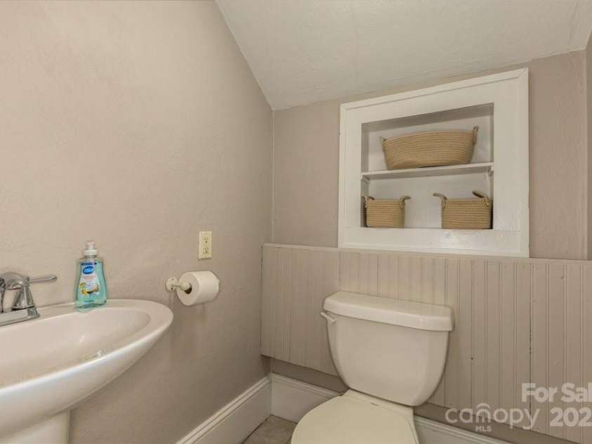 584 Rutherford Road, Marion, NC 28752.  MLS# CAR4267972, YatesRealty ID 3351. 