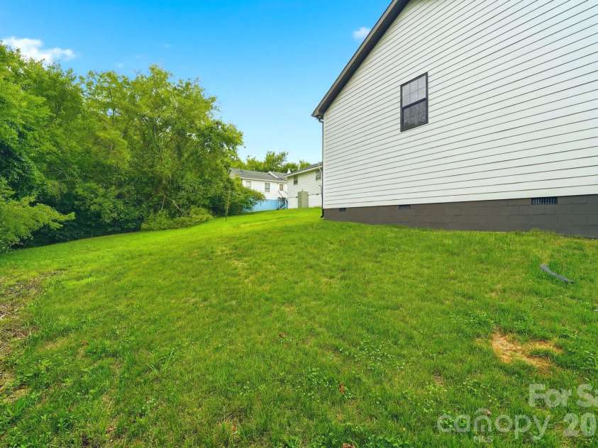 272 Hilltop Avenue, Concord, NC 28025.  MLS# CAR4397418, YatesRealty ID 33510. 