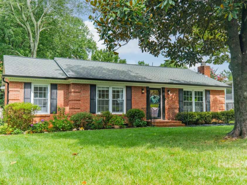4123 Tamerlane Drive, Charlotte, NC 28205.  MLS# CAR4289554, YatesRealty ID 33510. 