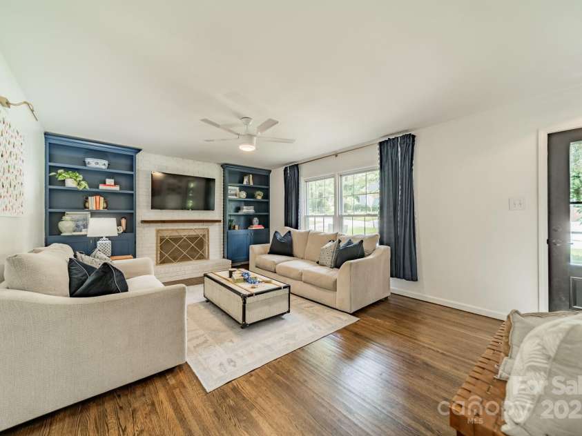 4123 Tamerlane Drive, Charlotte, NC 28205.  MLS# CAR4289554, YatesRealty ID 33510. 